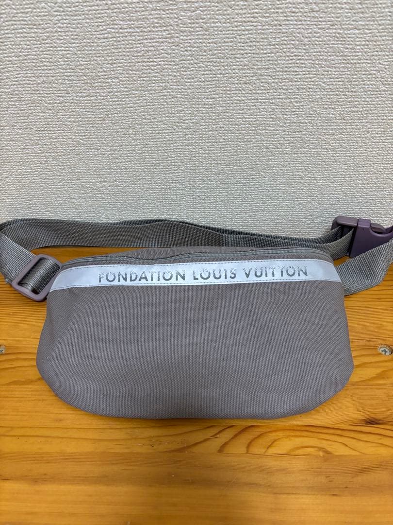 FONDATION LOUIS VUITTON ウエストポーチ
