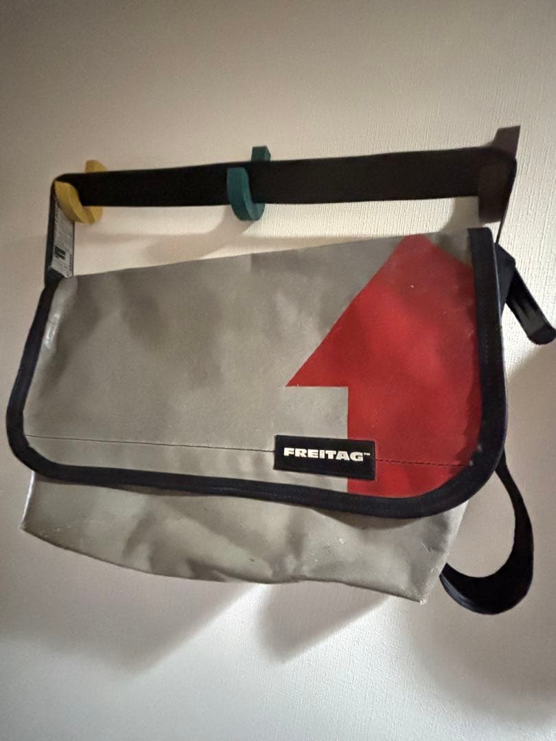 FREITAG SURFSIDE6 メッセンジャーバッグ （グレー/レッド）
