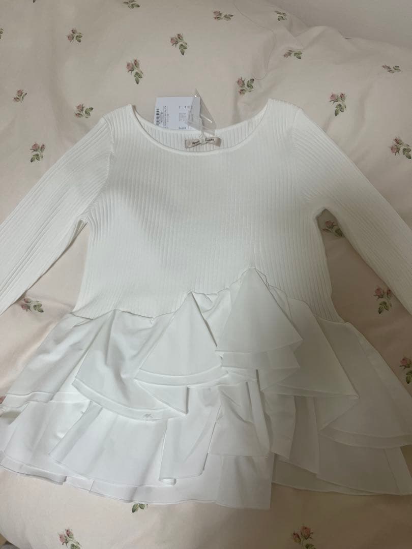 アプワイザーリッシェの裾ひらりんリブニット 白 - メルカリ