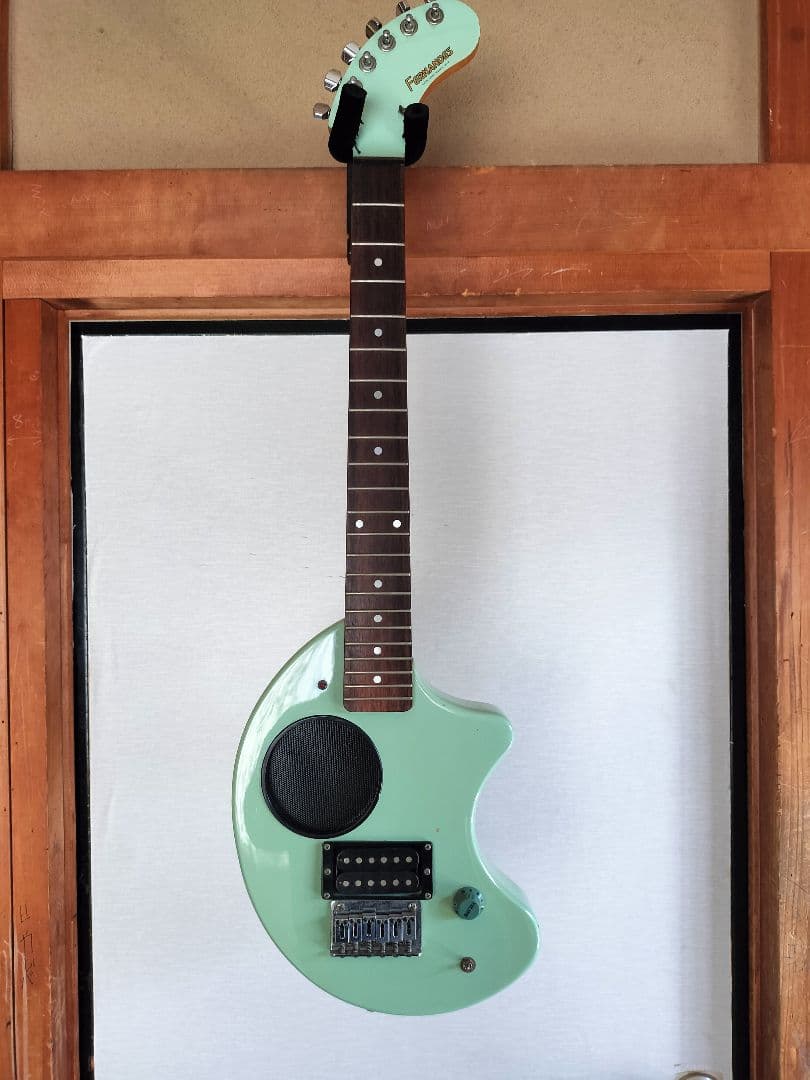 FERNANDES ZO−3 アンプ内蔵ギター FERNANDES】可愛さ満点！遊び心満載！アンプ内蔵ミニギター「ZO-3」の