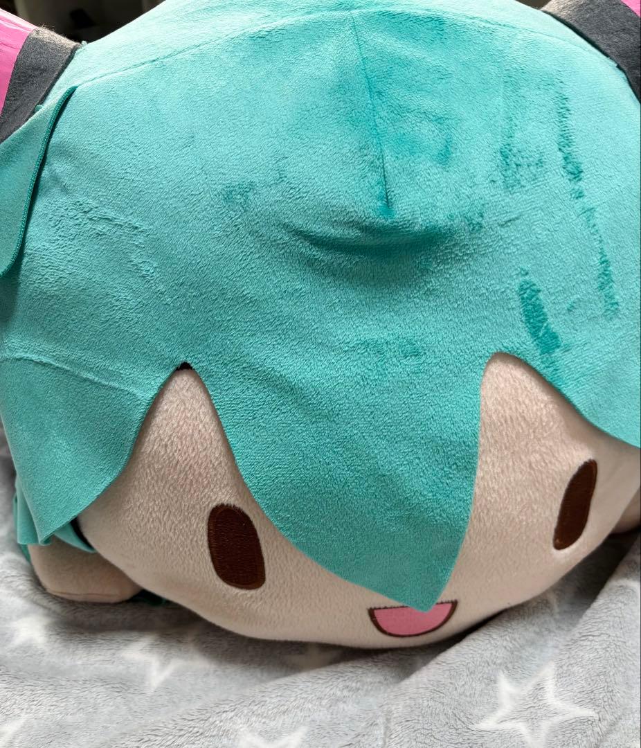 初音ミク 寝そべり 特大ぬいぐるみ - メルカリ