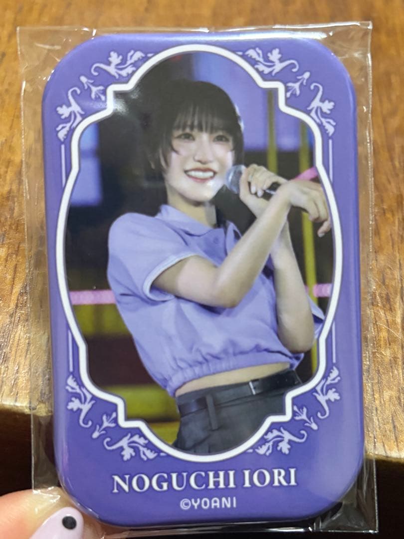 イコラブ DMMスクラッチ 野口衣織 缶バッチ - メルカリ