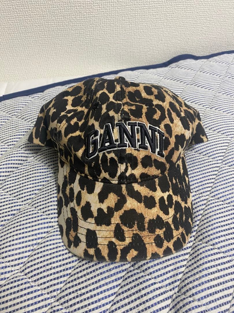 GANNI アニマル柄キャップ