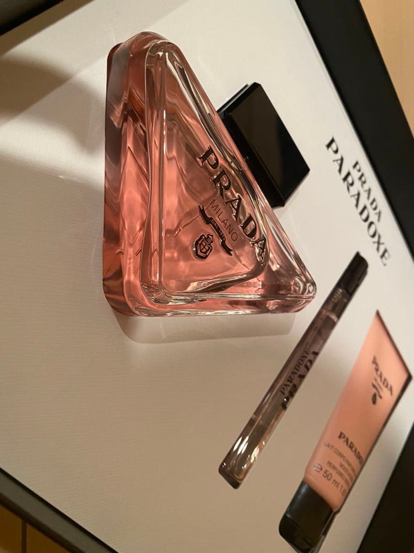【未使用】PRADA PARADOXE 香水　ハンドクリーム