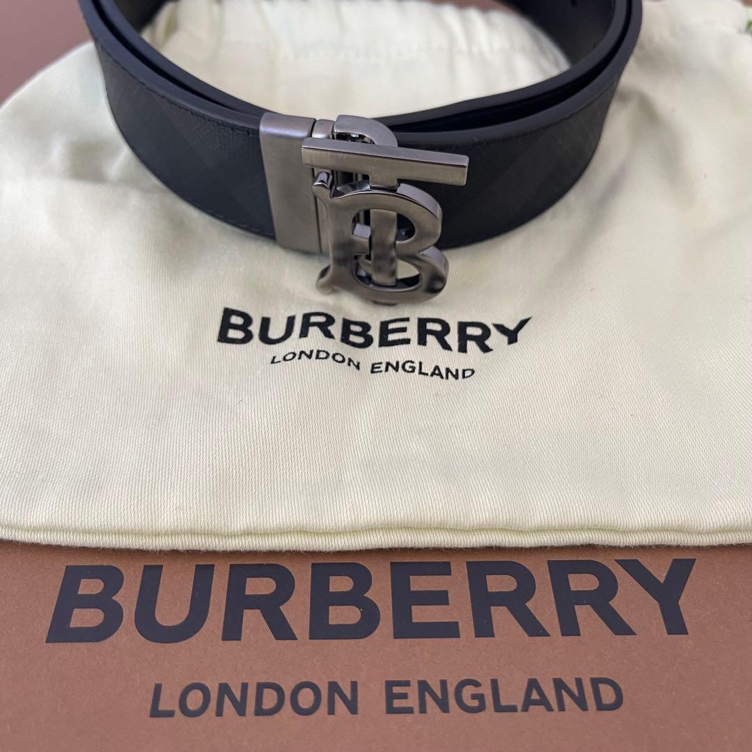 Burberry TBロゴバックルレザーベルトチェック柄 リバーシブル