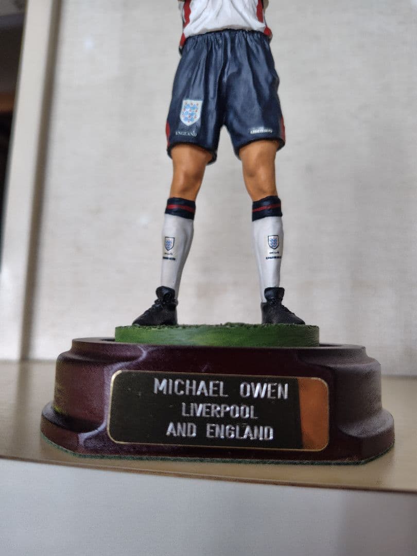 マイケル・オーウェン フィギュア 20番