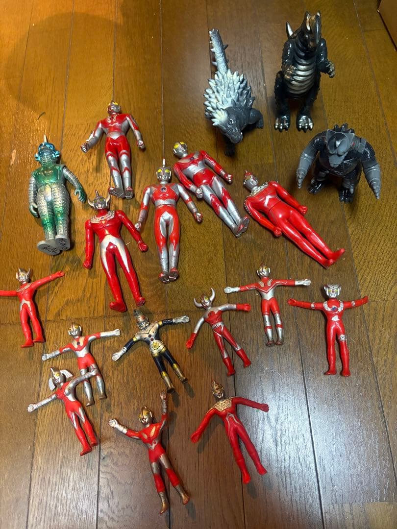 ウルトラマンフィギュア16体セット1970〜1980年代物
