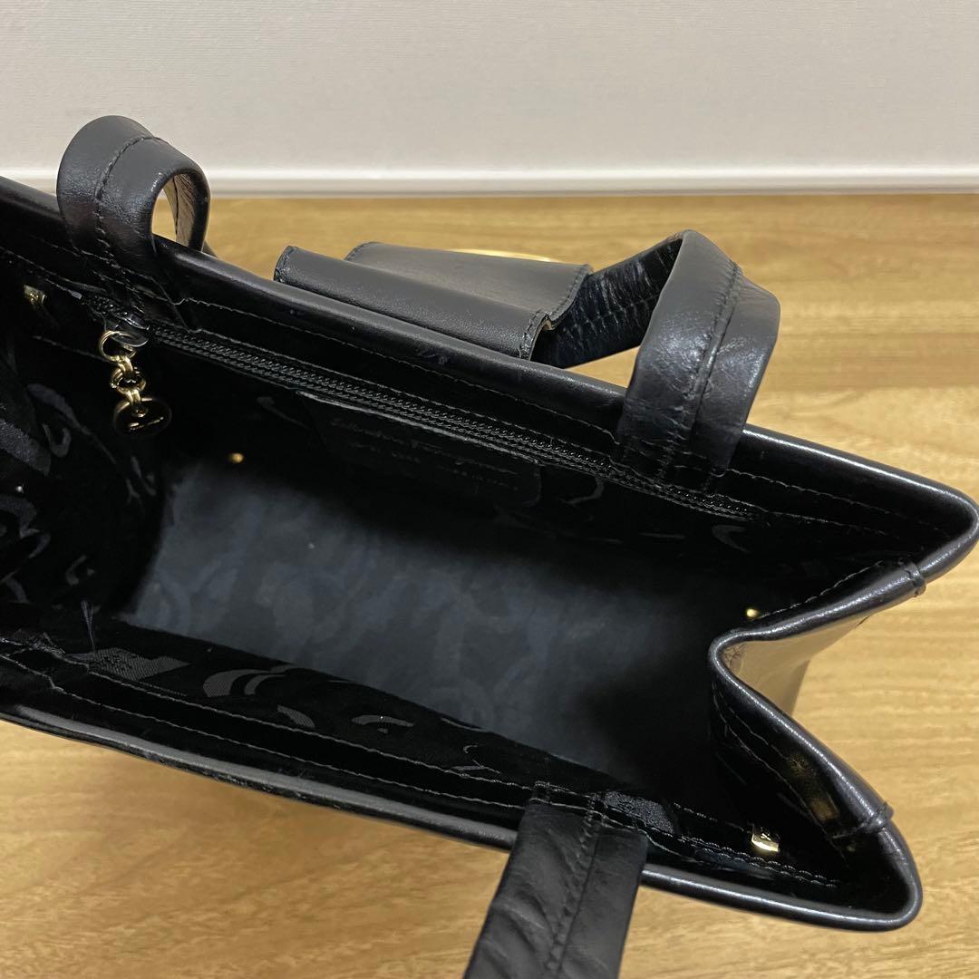 《美品》Ferragamo（フェラガモ）レザー ハンドバッグ ブラック 黒