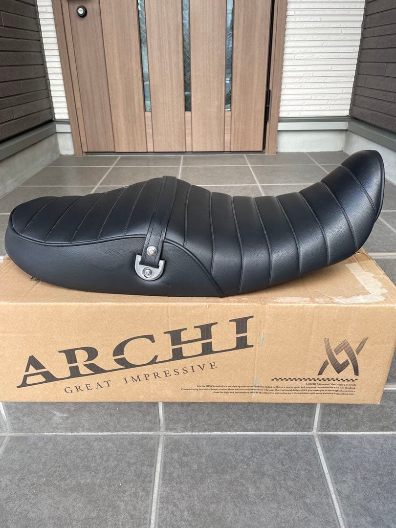 12日迄限定値下げ　z900rs ARCHI ローダウンタックルシート　ベルト付