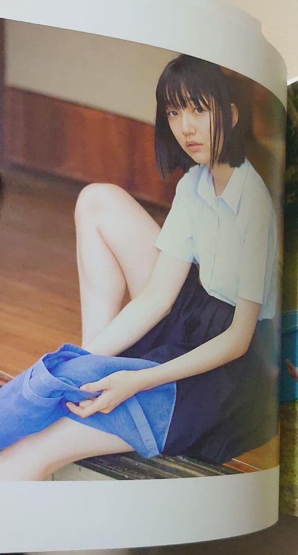 小宮山莉渚 直筆サイン入り ファースト写真集 「 少女果実 」 - メルカリ