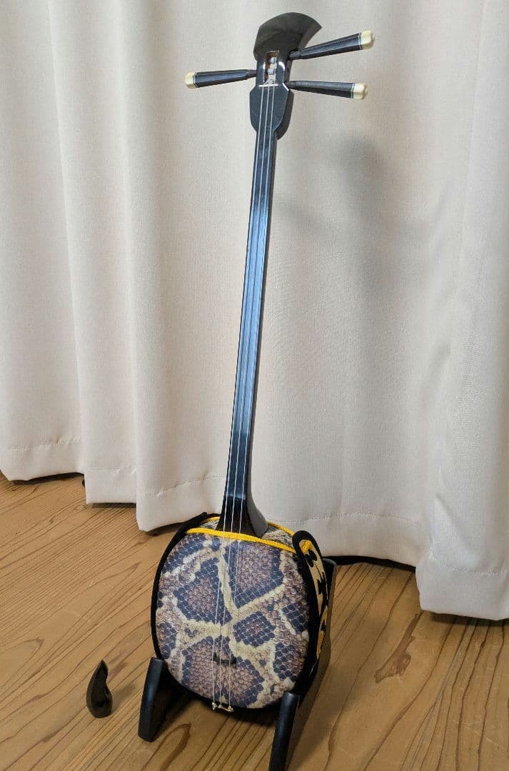 三線本体(人工皮) ツメ・ケース付き