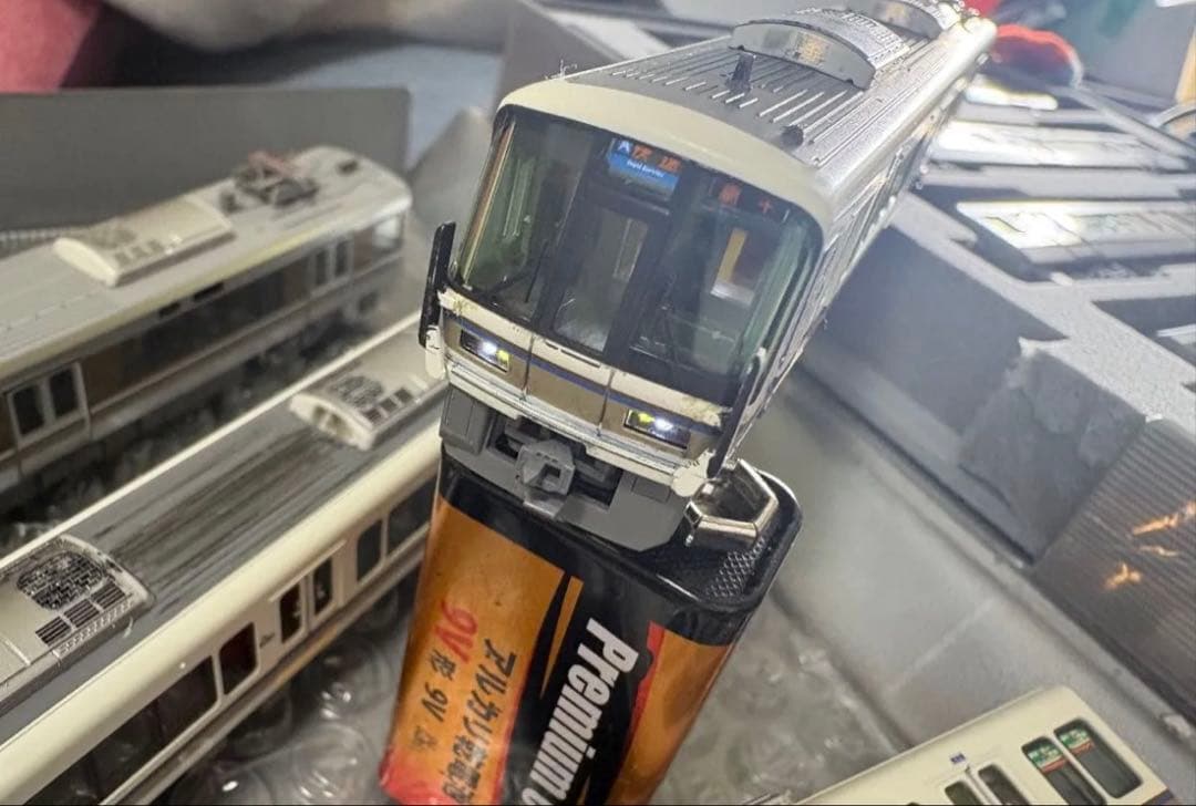 221系Nゲージ電車模型 4両セット アイボリー