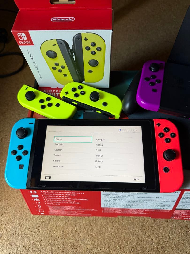 ま*り様 Nintendo Switch 本体 赤 青 黄 紫