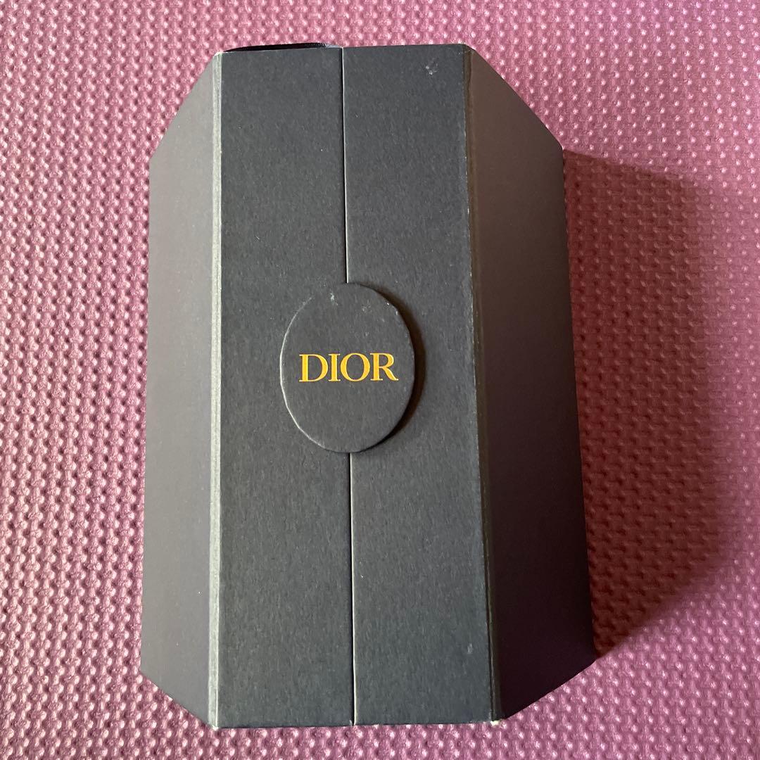Dior 香水ボトル付きパッケージ
