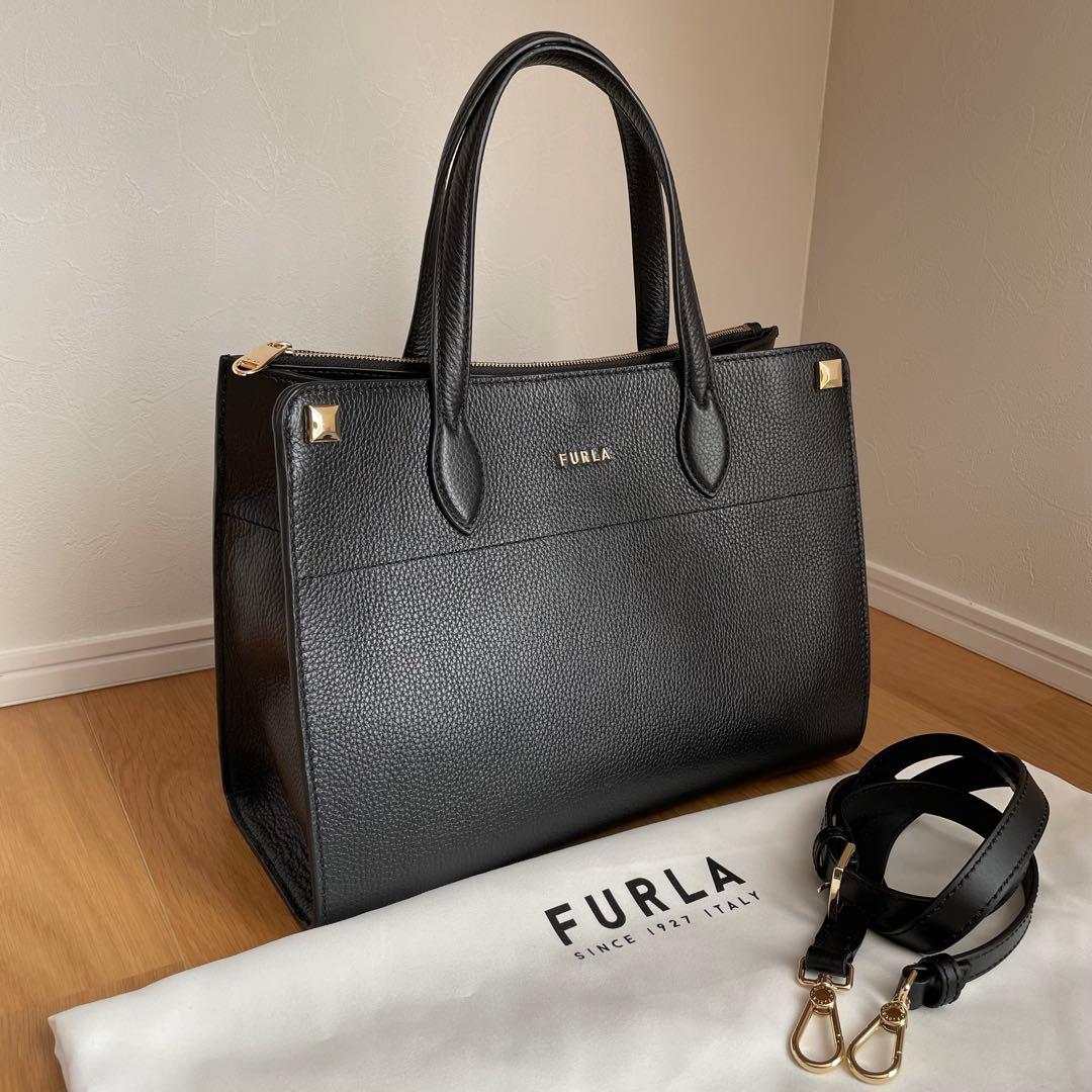 美品フルラ レザー2WAY ショルダーバッグ 現行ロゴ 黒