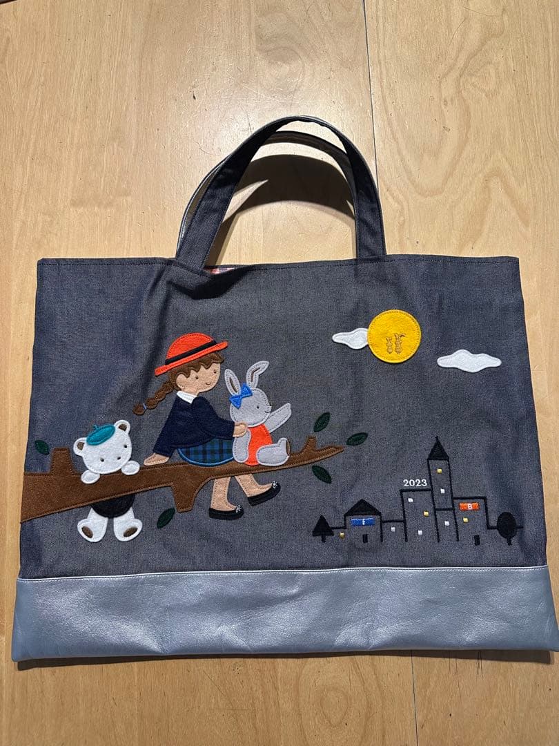 ファミリア×ビームス　デニムバッグ2023・卯柄 BEAMS JAPAN×familiar 干支シリーズ2023」卯柄のアイテムが登場