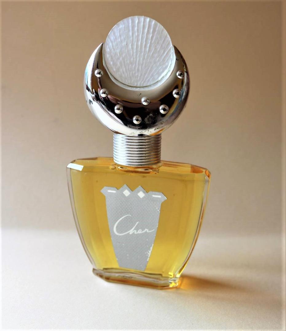 CHER UNINHIBITED EDT★美しいヴィンテージの香り★木質/芳香族