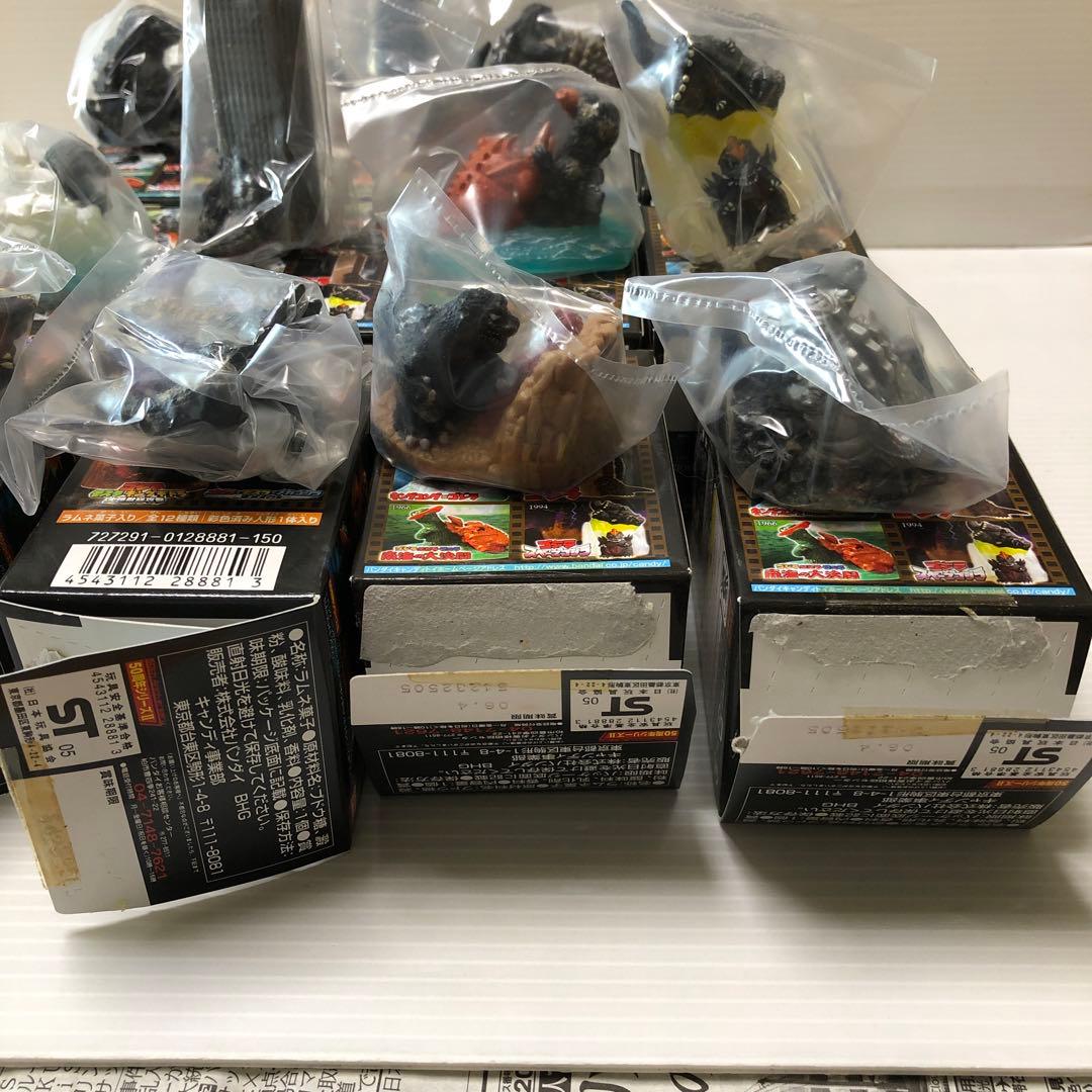 バンダイ ゴジラ激闘集 全12種 ディフォル名鑑 - メルカリ