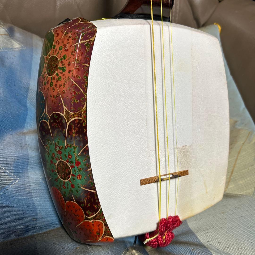 花柄の津軽三味線　太棹　紅木