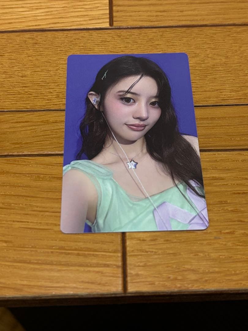 ILLIT 「bomb」のトレンディングカード ミンジュ - メルカリ