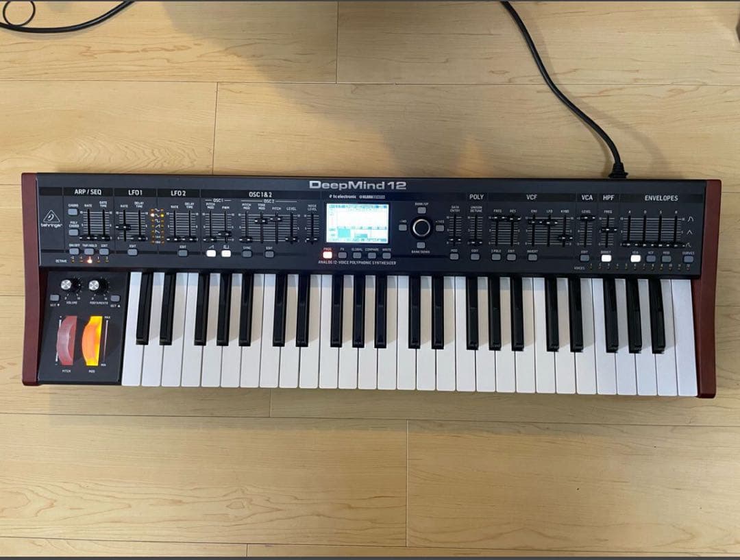 Behringer DeepMind 12 アナログシンセサイザー