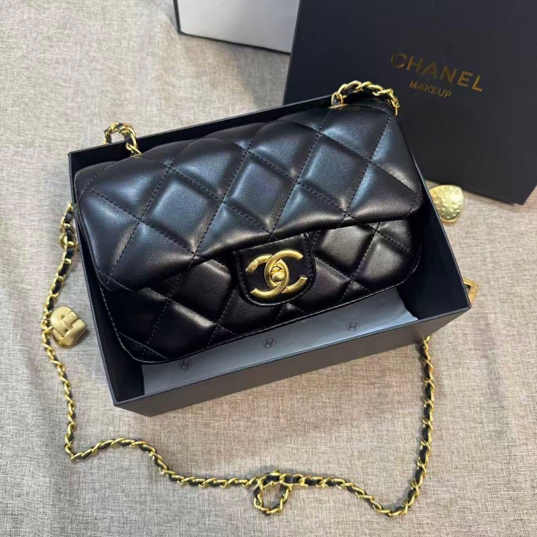 VIP会員限定 ノベルティ　ショルダーバッグ　ハートチャーム ブラック ルディックパーク Ludic Park チェーンチャーム付きハート型ショルダー