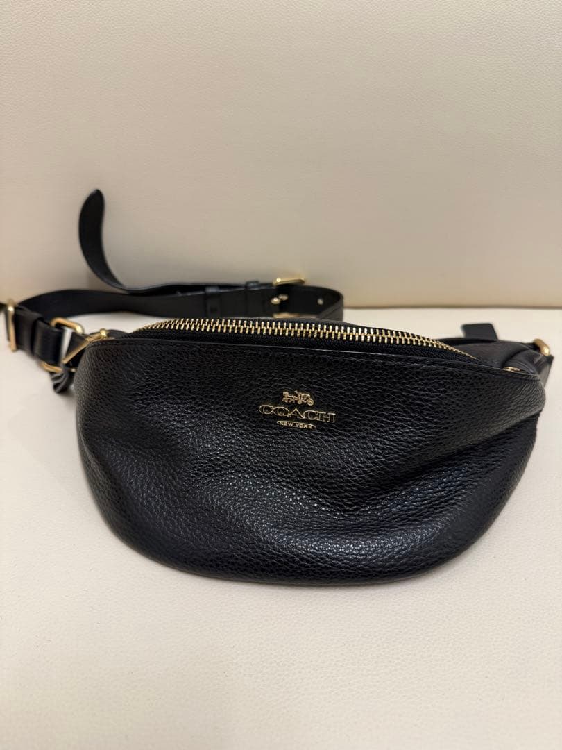 COACH 黒 レザー ボディバッグ