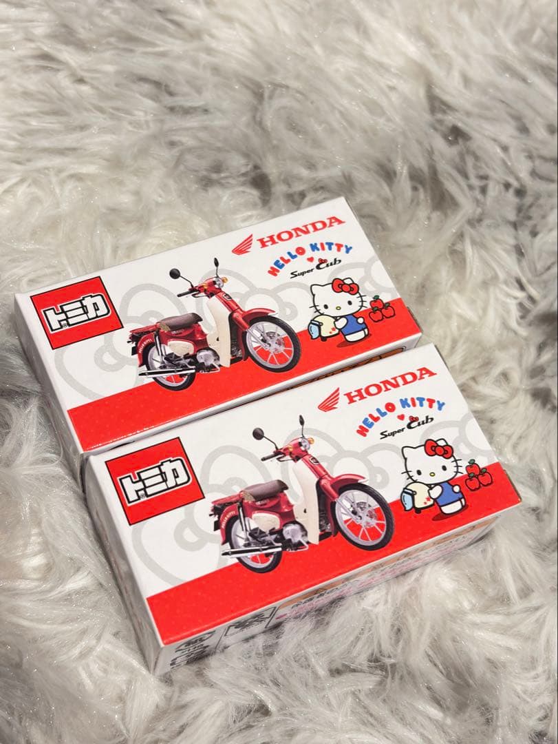 Hondaオリジナル限定トミカ スーパーカブ×HELLO KITTY 2台セット