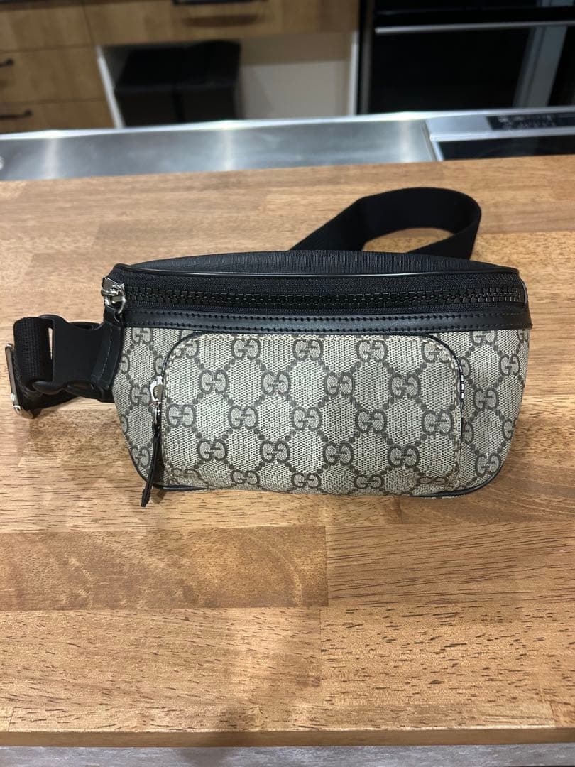 美品　GUCCI GGパターン ボディバッグ Gucci GGパターン ボディバッグ グッチ