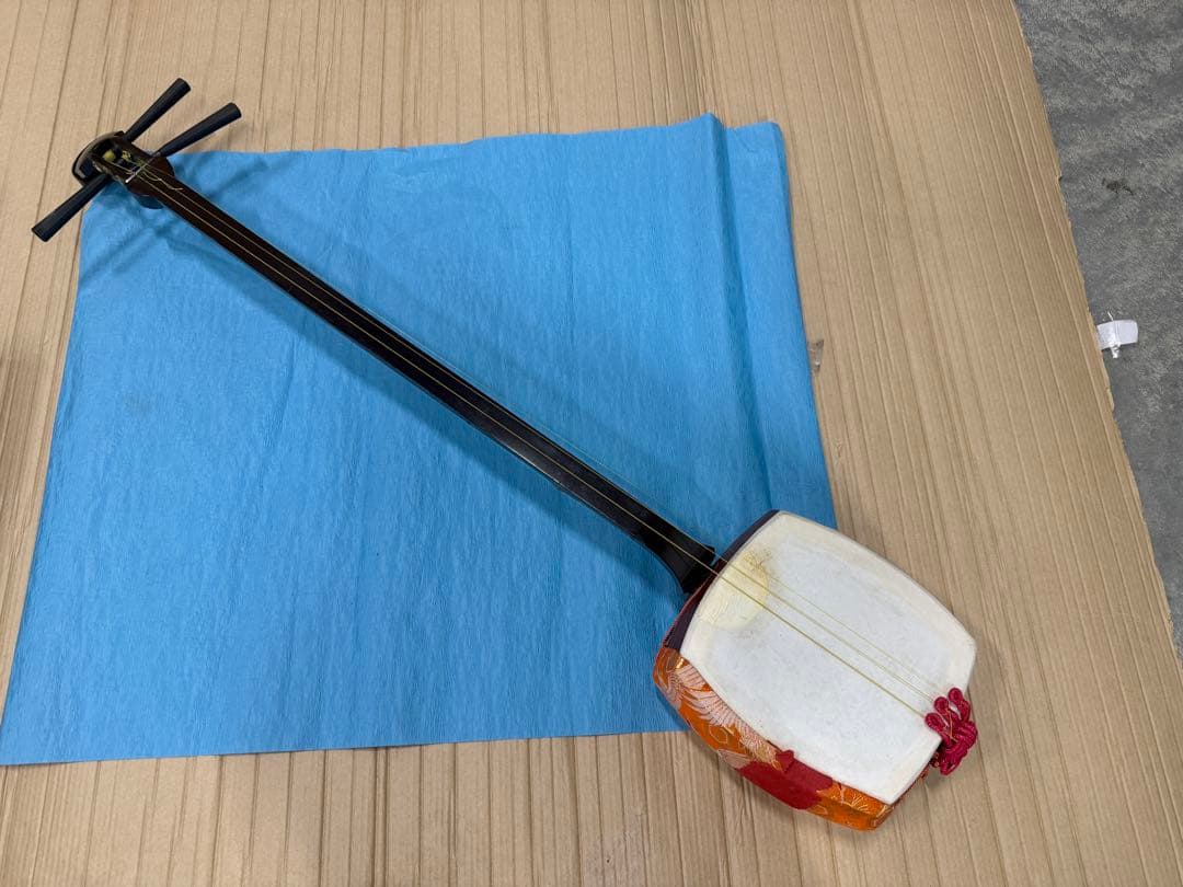 三味線本体 白・オレンジ装飾