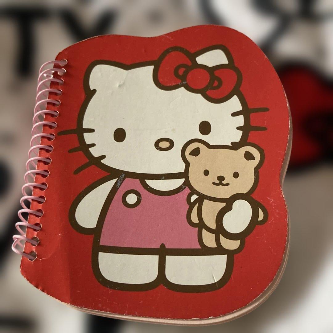サンリオ♡ハローキティ ダイカットメモ帳 2004年 シール付き - メルカリ