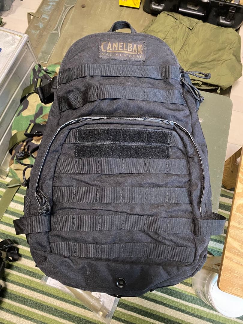 お*か様 米軍　 CAMELBAK ブラックバックパック ハイドレーション付き ハイドレーションのパイオニアCAMELBAKにライフスタイルライン。新作