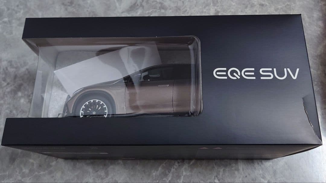 半額以下 新品純正 Mercedes-Benz EQE SUV 1:18