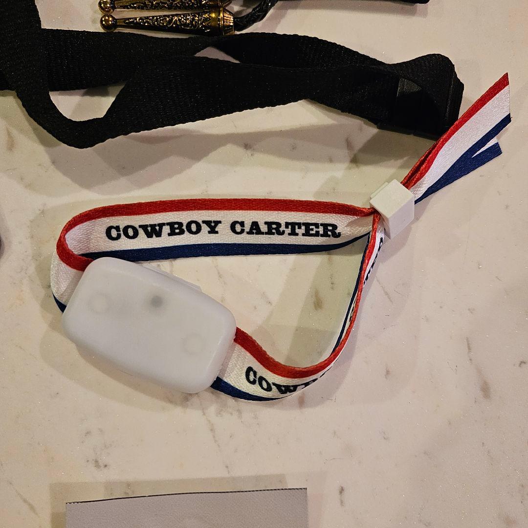 ビヨンセ COWBOY CARTER ツアーグッズ＋未使用Tシャツ3枚 - メルカリ