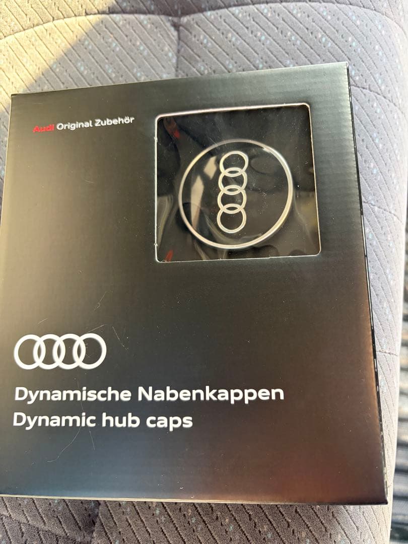 アクセサリー Audi Dynamic hub caps