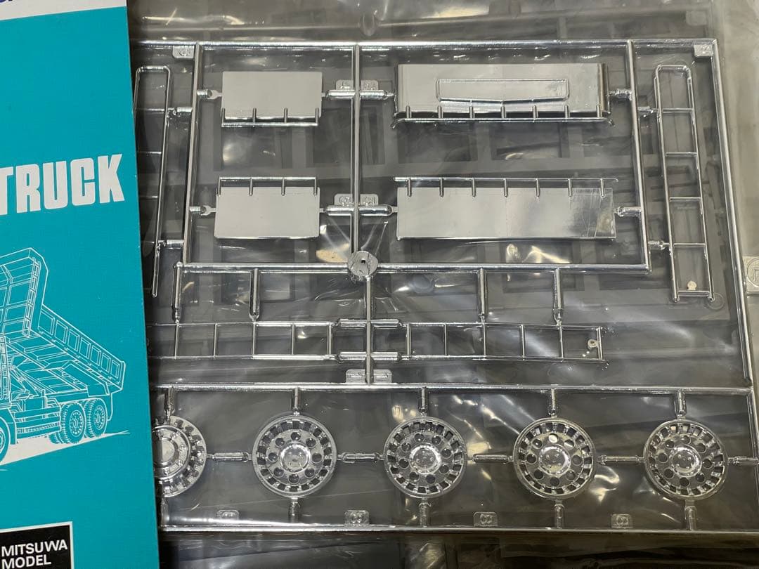 ダンプデコトラ‼️1/24 ミツワモデル スーパードルフィンダンプ未組立