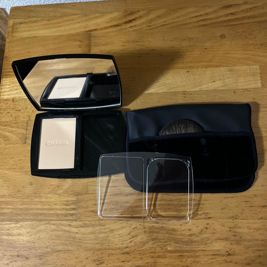 シャネル　パウダーファンデーション　NO20