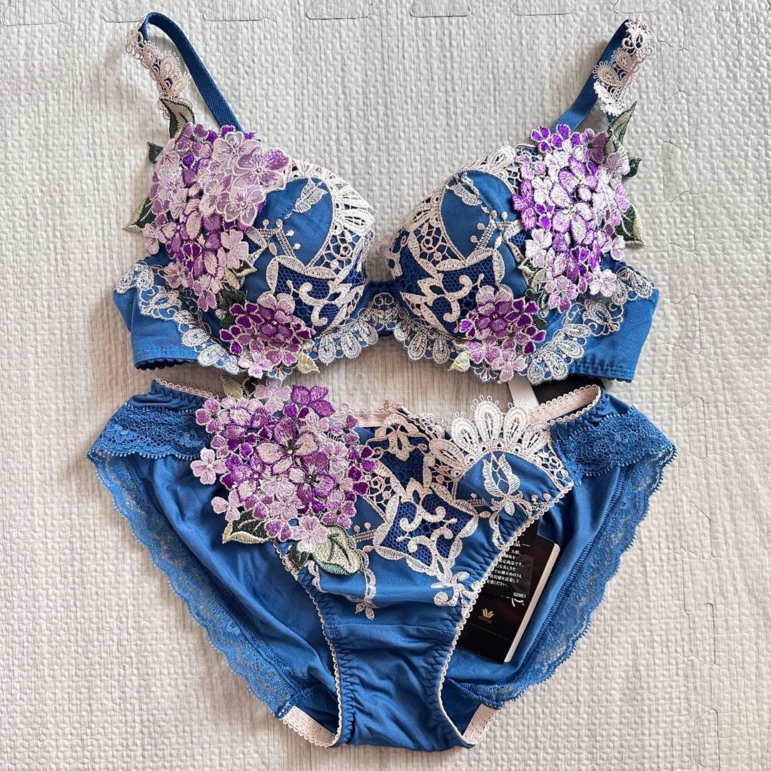 C65 M】ワコール サルート 49グループ 紫陽花 ブルー 店舗限定 - メルカリ