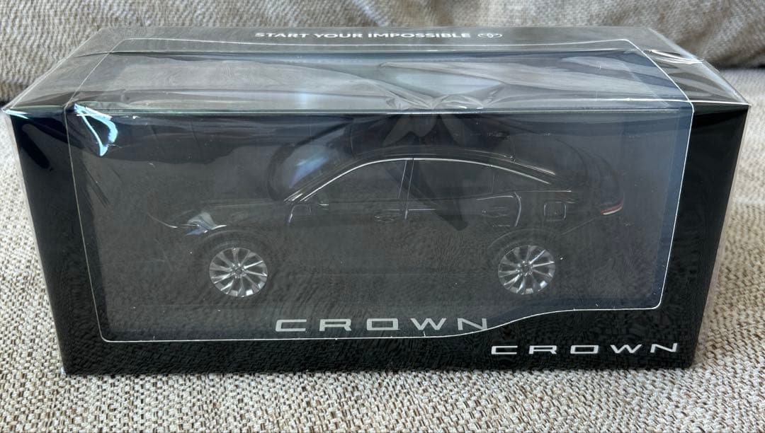 トヨタ　クラウン　クロスオーバー　1/30 カラーサンプル　ブラック　新品未開封