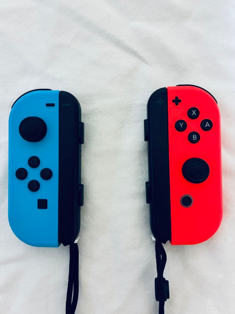 Nintendo Switch ジョイコン 青赤ストラップ付 - メルカリ