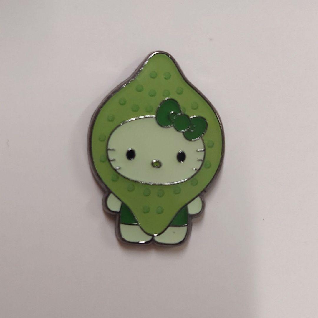 断*中様 万博日本館 キティちゃん ピンバッジ - メルカリ