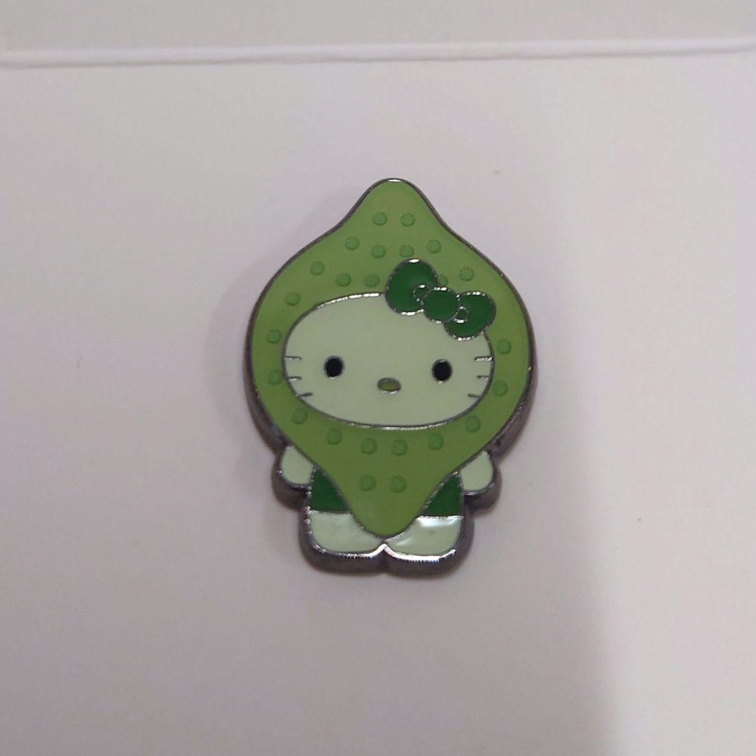 断*中様 万博日本館 キティちゃん ピンバッジ - メルカリ