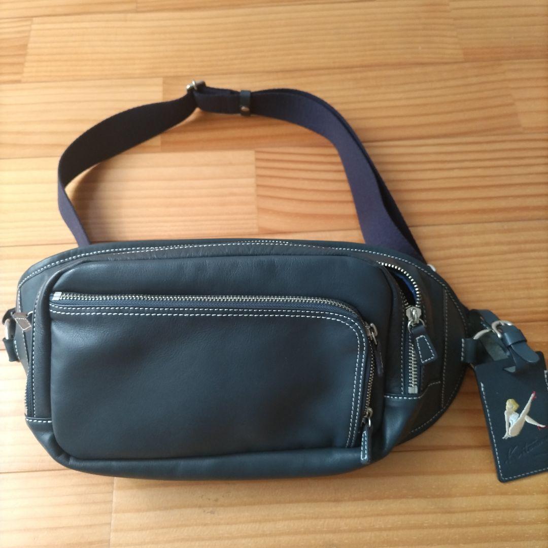 キタムラネイビー合成皮革ボディバッグ