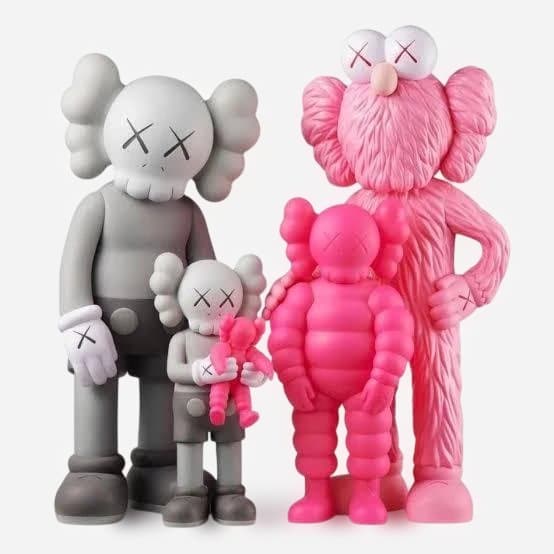 KAWS Family 4体セッ新品未使用 - メルカリ