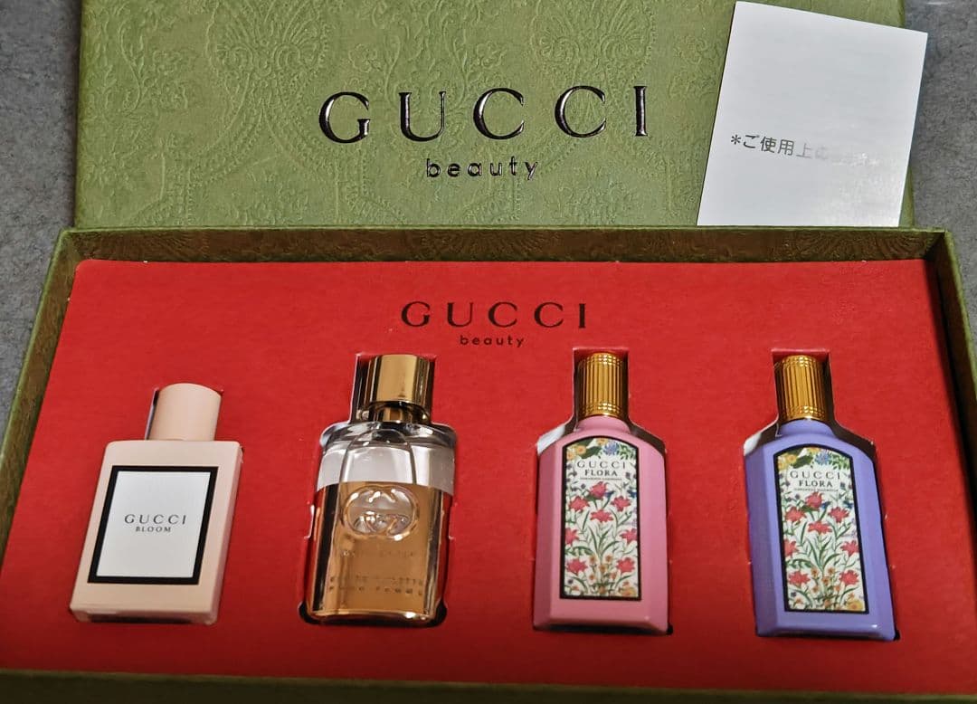 グッチ　ミニ香水4個+おまけ