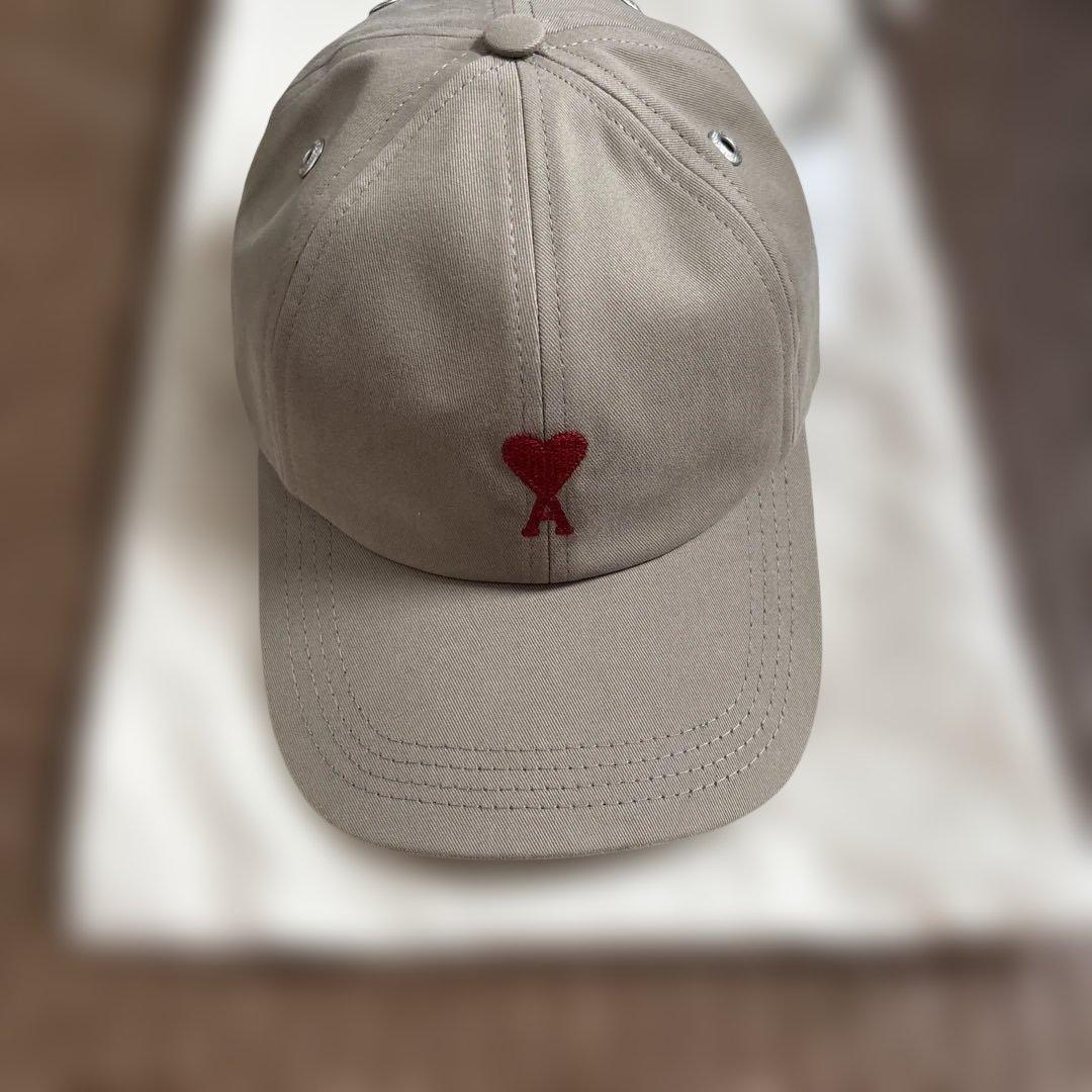 ami parisベージュキャップ ハート刺繍