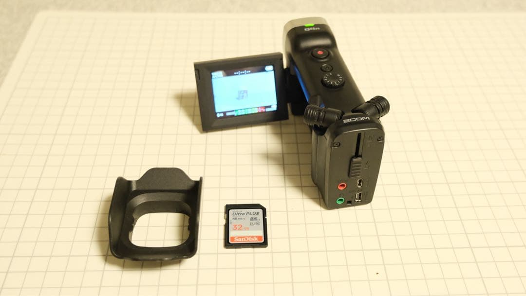 【しろくろ】Zoom Q4n ビデオカメラ 本体 SDカード32G