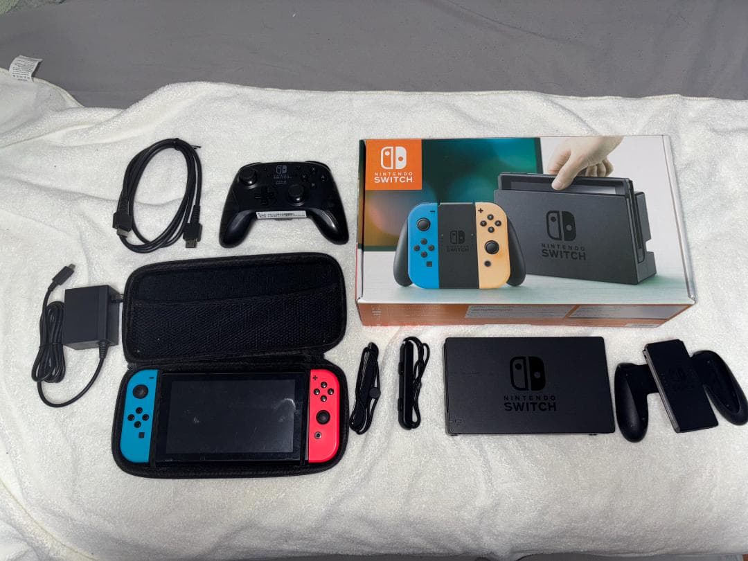 【完品】Nintendo Switch 初期 本体+プロコン、携帯ケース