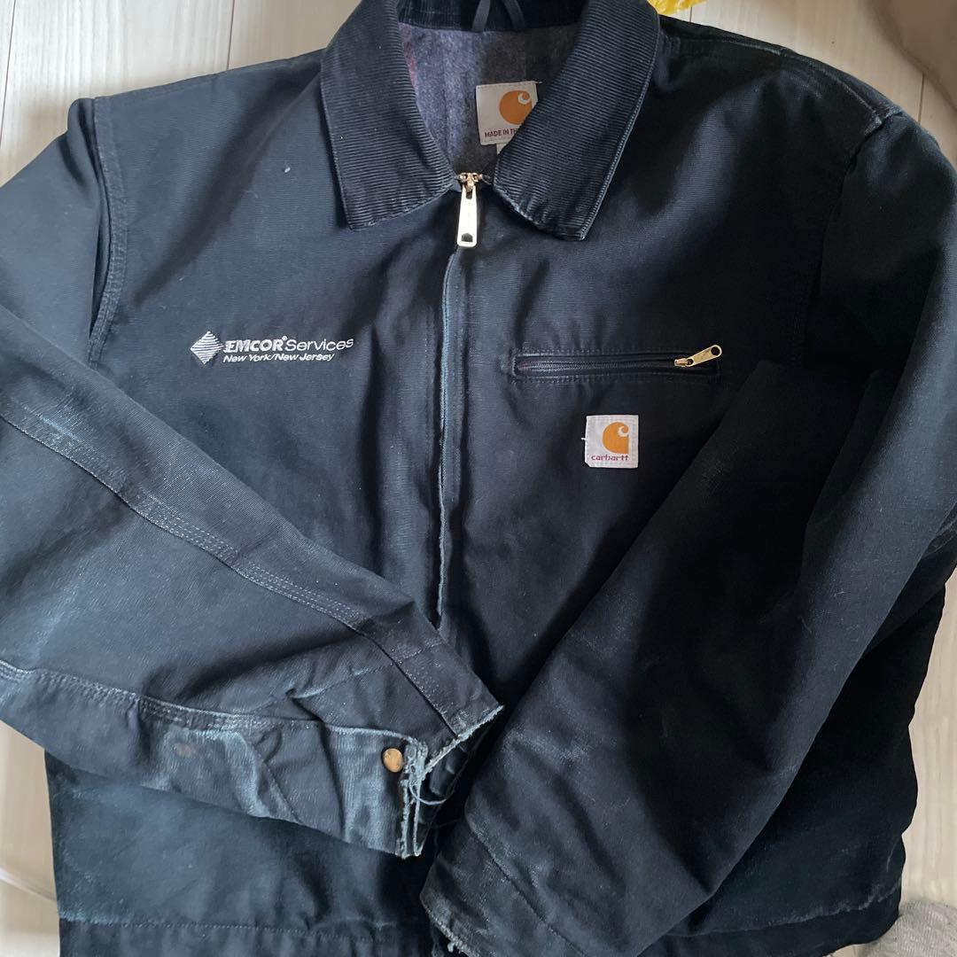 Carhartt ブラック ジップアップジャケット値下げやってます