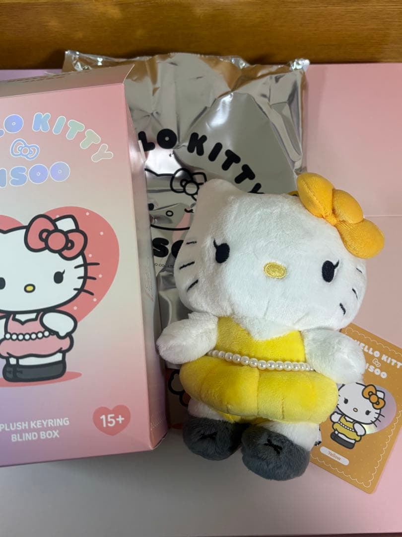 BLACKPINK JISOO ジス ハローキティ コラボ イエロー - メルカリ